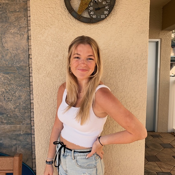 Meet your Posher, Sierra - Picture 1 of 1